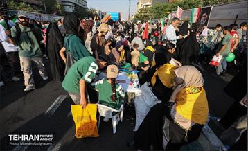 مهمانی ۱۰ کیلومتری عید غدیر در تهران - 1 19