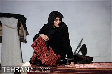 نمایش روز عقیم‎ 28