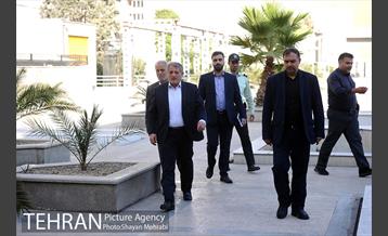 تجلیل از خبرنگاران و عکاسان عرصه دفاع مقدس با حضور شهردار تهران 1