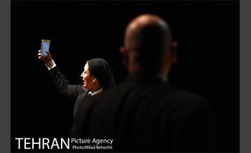 نمایش اکلیل 12