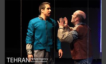 نمایش قاطیغوریاس‎ 11