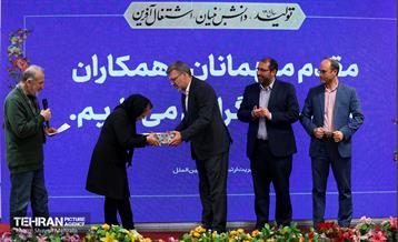 جشن افتخار و خدمت در شرکت بهره‌برداری مترو 5