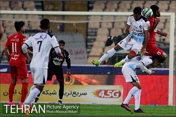 دیدار تیم های فوتبال پرسپولیس و پیکان