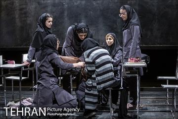 نمایش «است» 10
