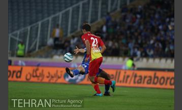 دیدار تیم های فوتبال استقلال و فولاد خوزستان