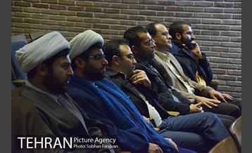 نشست گفتگو و بررسی کتاب تقاطع انقلاب  13