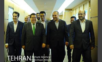 حضور شهردار مونترال در برج میلاد برای امضاء تفاهم نامه با شهرداری تهران 7