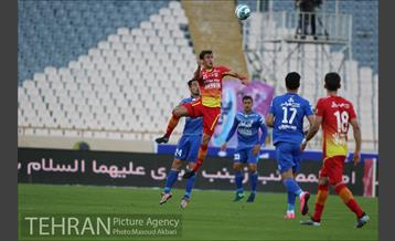 دیدار تیم های فوتبال استقلال و فولاد خوزستان