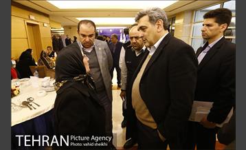 نشست صمیمانه خانواده های شهدای آتش نشان حادثه ساختمان پلاسکو با شهردار تهران 11