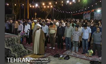 یک لقمه مهربانی در امام زاده علی اکبر 8