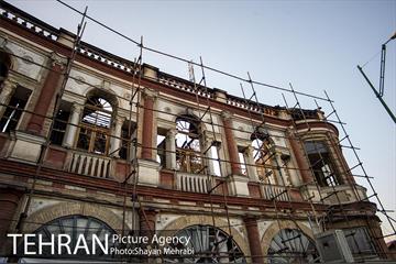 بازدید شهردار تهران از خسارت آتش سوزی اخیر میدان حسن آباد 11