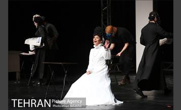 نمایش هملت‎ 4