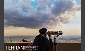 استهلال هلال ماه شوال از فراز برج میلاد تهران 1