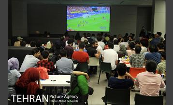 تماشای دیدار فینال یورو 2016 در فودکورت بازار چارسو‎ 12