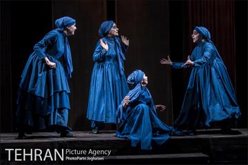نمایش مهمانخانه پنج در 9
