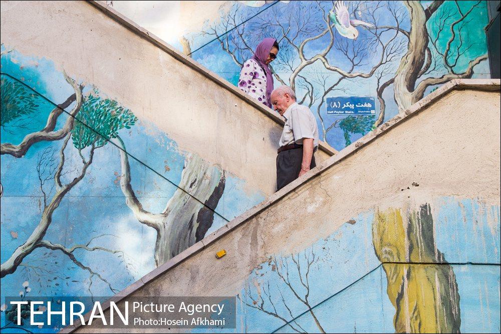 پله اول تا پله هشتم خیابان ولیعصر(عج)‎ 15