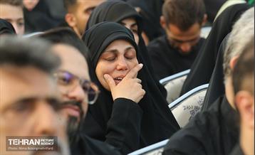 اهتزاز پرچم عزای حسینی بر فراز برج پرچم ایران 24