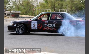 مراسم بدرقه قهرمان دریفت ایران در پیست آزادی 22