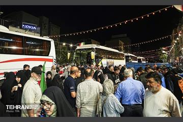 آیین بدرقه زائر اولی‌ها به‌ سوی عتبات عالیات در میدان انقلاب 38