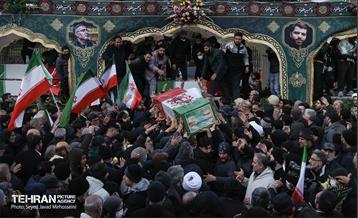 تشییع پیکر ۱۰۰ شهید مردمی و مدافع امنیت در تهران - 3 12
