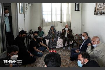 دیدار شهردار تهران با نخبگان و خانواده های شهدای منطقه 14