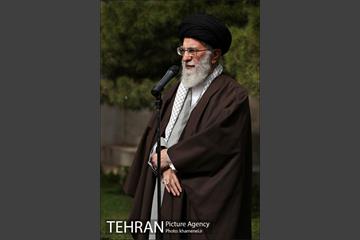 کاشت نهال توسط رهبر معظم انقلاب اسلامی 1