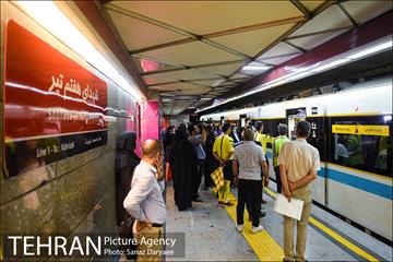 پرفورمنس داوران فوتبال در ایستگاه هفت تیر 25