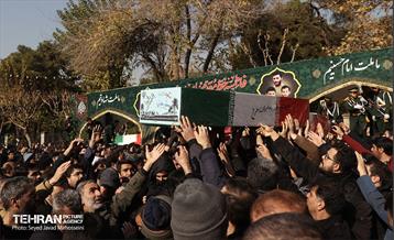 تشییع پیکرهای ۱۰۰ شهید گمنام از مقابل دانشگاه تهران 11