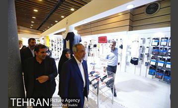 بازدید معاون اقتصادی رئیس جمهور از نمایشگاه زنان و تولید ملی 26