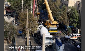 ریزش بخشی از خیابان پیامبر اتوبان ستاری -3 1