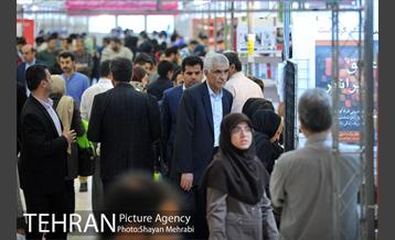 بازدید محمد علی افشانی ار نمایشگاه کتاب 11