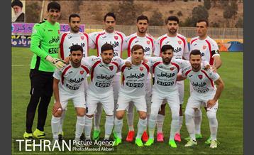 دیدار تیم های فوتبال نفت تهران و پرسپولیس