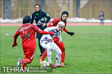 دیدار دو تیم فوتبال البرز و شهرداری بم 11