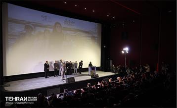 مراسم تقدیر از بازیگر فیلم «سرزمین فرشته‌ها» 3