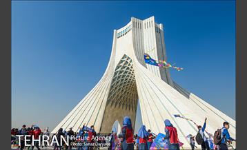 همایش زنگ تحرک و جشنواره بادبادک ها در میدان آزادی 23