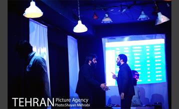 نمایش "او فقط خسته بود" 21