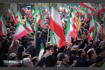 بدرقه شهیدان تنگسیری و اسحاقی توسط اهالی پایتخت 52