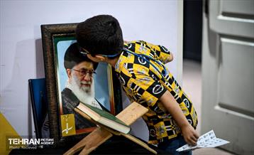 خدمت بی وقفه به زنان و مادران زائر در مراسم تشییع پیکر آقای شهید ایران 1