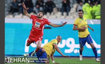 دیدار تیم‌های پرسپولیس تهران و نفت ابادان 17