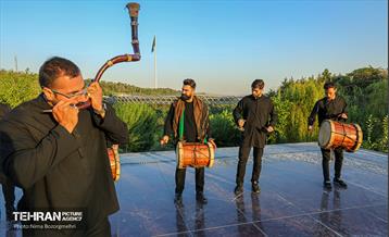 کاروان سنج و دمام زنی با حضور خادمین حرم مطهر رضوی