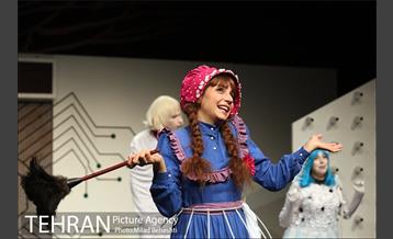 نمایش داستان یک عذرخواهی از آقای امانوئل‎ 15