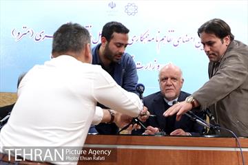 امضای تفاهم نامه همکاری توسعه حمل و نقل ریلی بین وزارت نفت و شهرداری تهران 16
