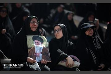 اقامه نماز بر پیکر آقای شهید ایران - 3 2