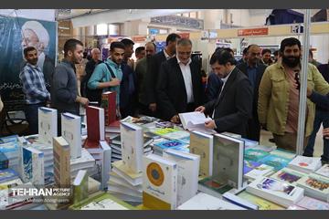 بازدید شهردار تهران از سی‌وپنجمین نمایشگاه بین‌المللی کتاب تهران 31