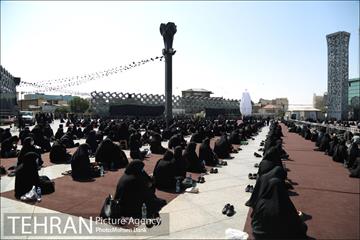 مراسم عزاداری ظهر عاشورا در میدان امام حسین(ع) 5