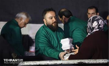 افطاری سیزدهم فروردین در بوستان لاله 5