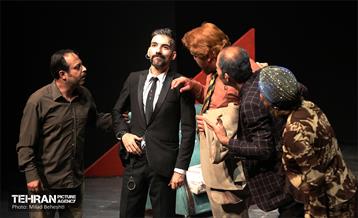 نمایش دروغ رستاخیز‎‎ 15