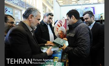 بازدید شهردار تهران از سی و دومین نمایشگاه بین المللی کتاب تهران 27