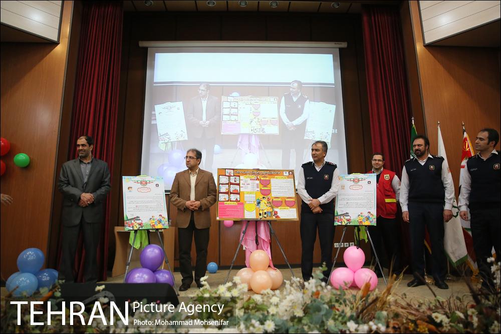 جشن رونمایی و اهدای احکام حامیان ایمنی به دانش آموزان 16