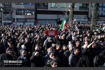 اجتماع مردم تهران در پی شهادت رهبر انقلاب - 2 69